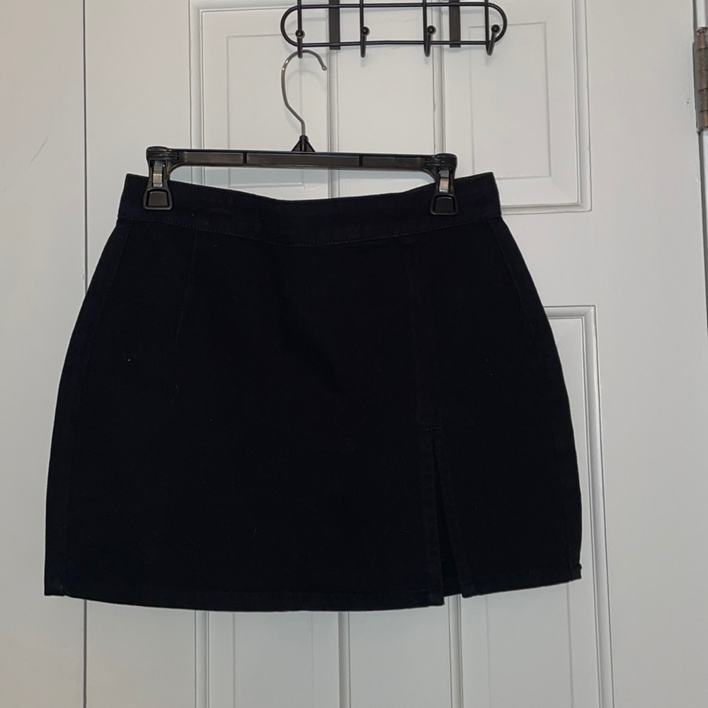 New Lioness skirt with slit! Size medium